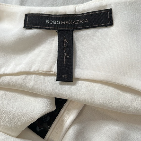 Angelic BCBG Maxazria open keyhole back sleeveless blouse in cream sz XS - Picture 8 of 9